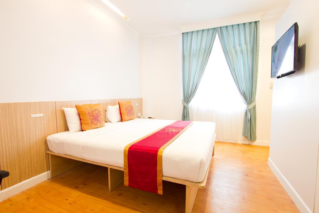 China Town Hotel - Sha Plus Certified Bangkok Exterior photo